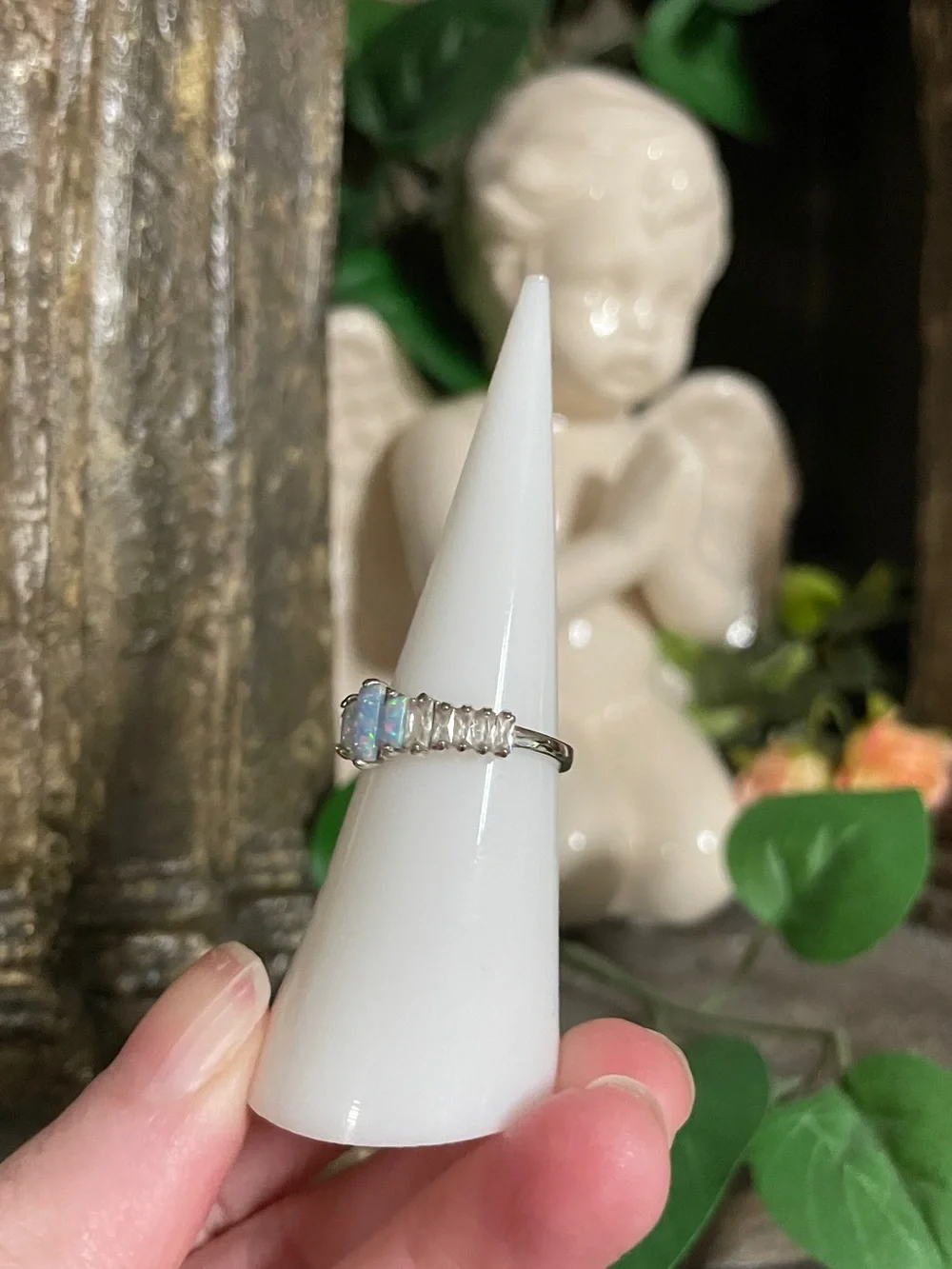 Opalescent Oval Sterling-Style Ring in White Iridescent